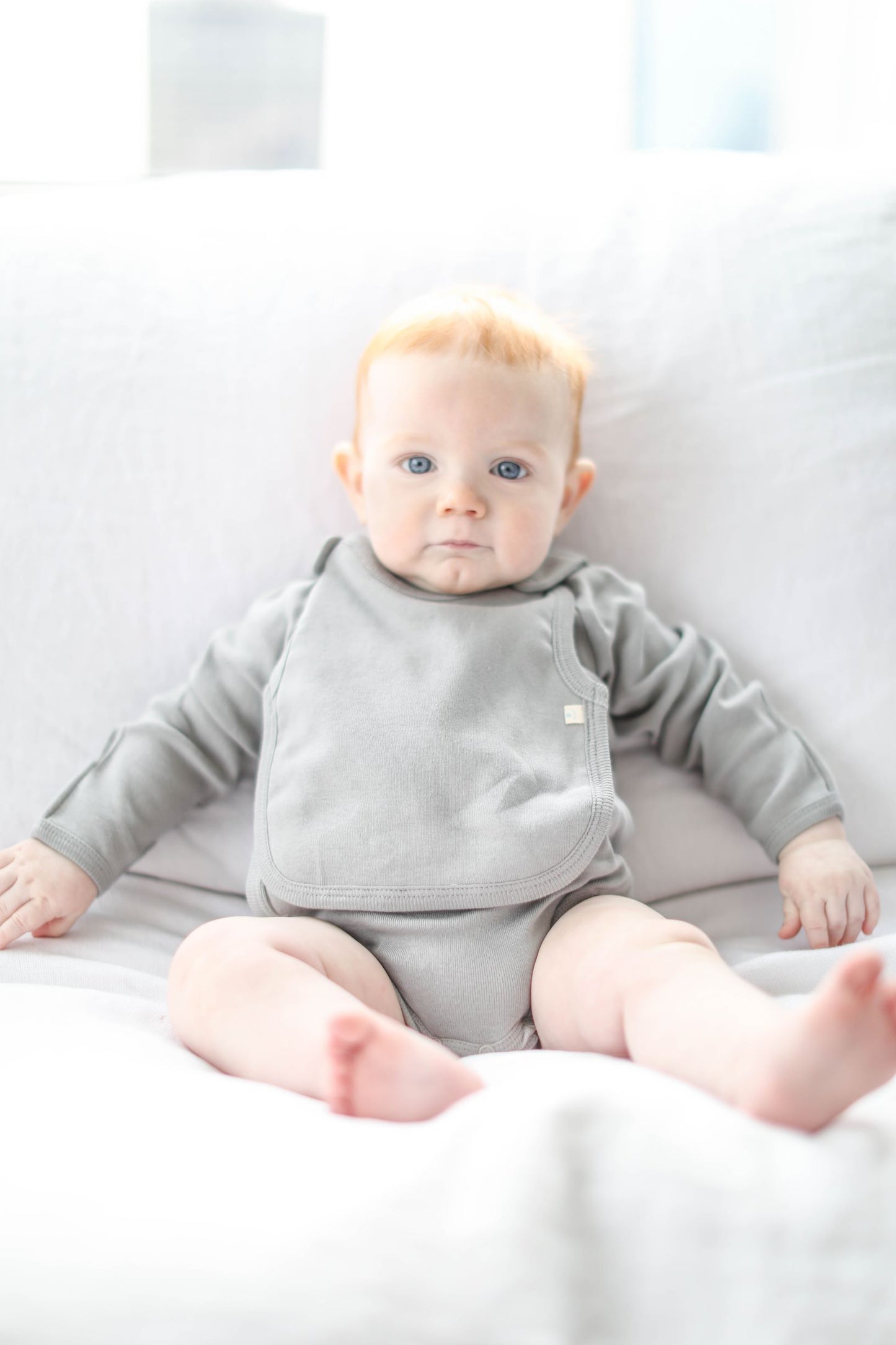 Grey Baby Smart Cute Long Sleeve Kimono Bodysuit & Bib Gift Set